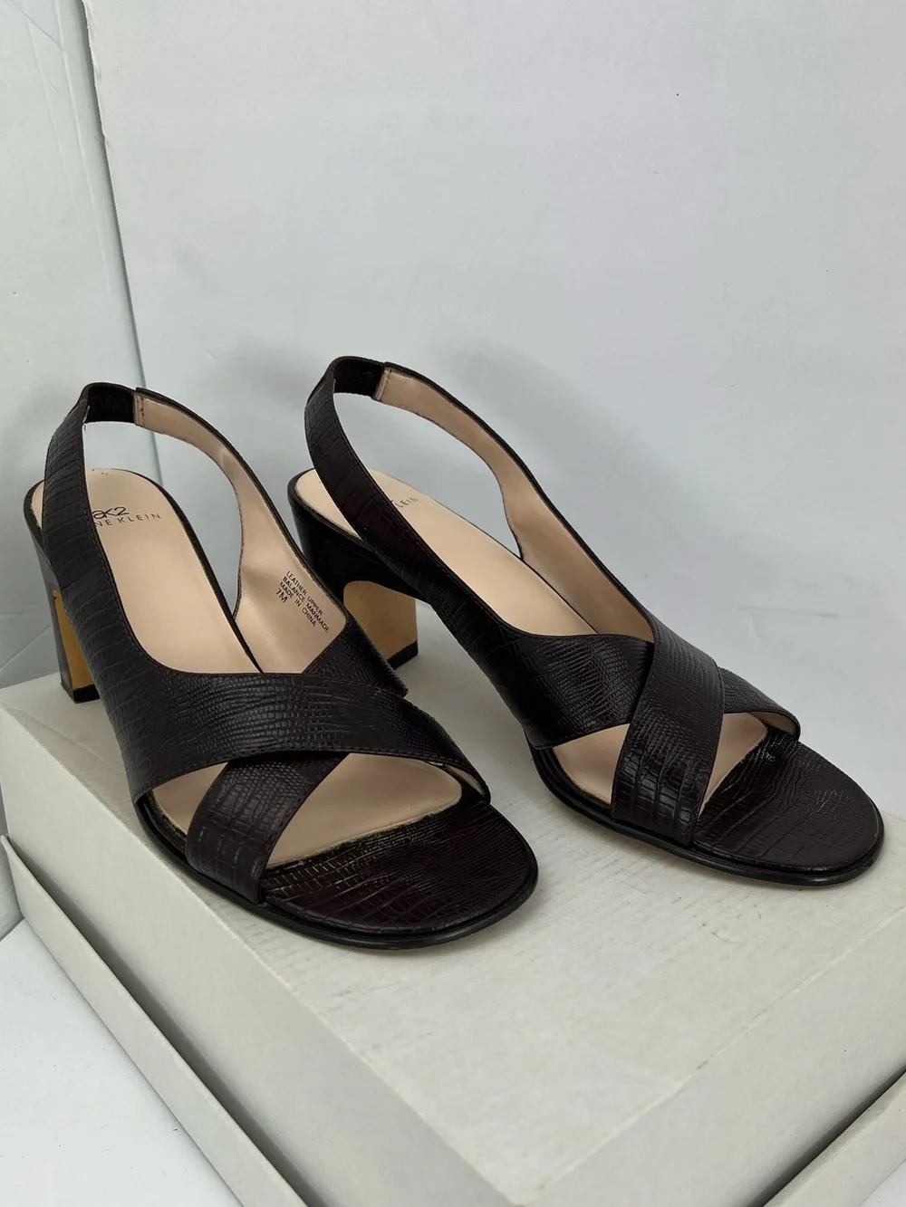 AK2 ANNE KLEIN VTG BROWN CROC EMBOSSED LEATHER SLING BACK, BLOCK HEEL SANDALS 7M